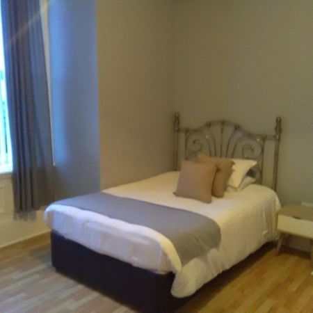 Newcastle West Hotel & Bar 객실 사진