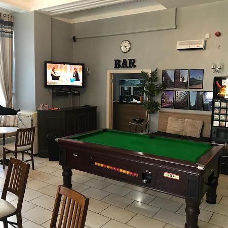 Newcastle West Hotel & Bar 외부 사진