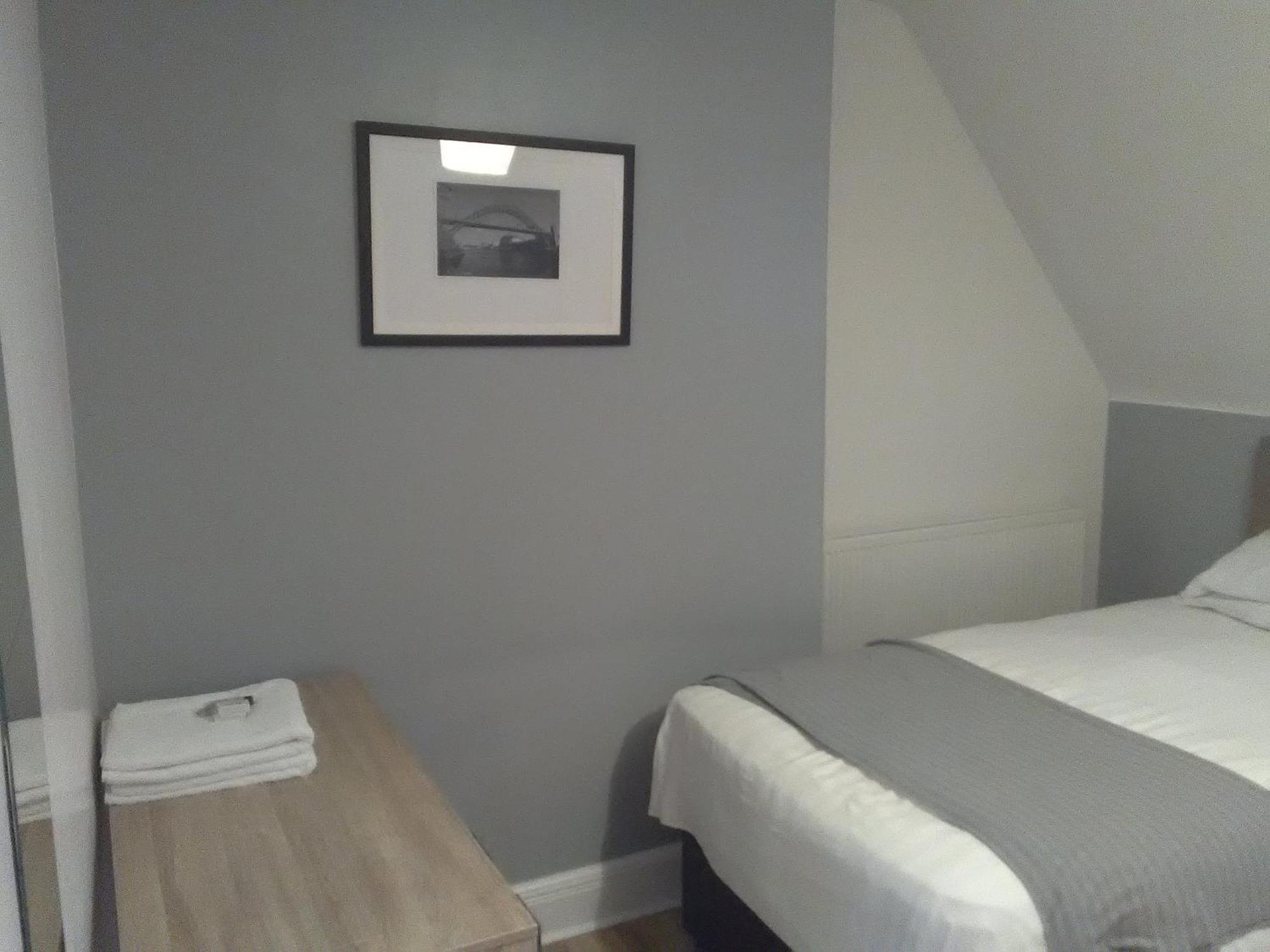 Newcastle West Hotel & Bar 객실 사진