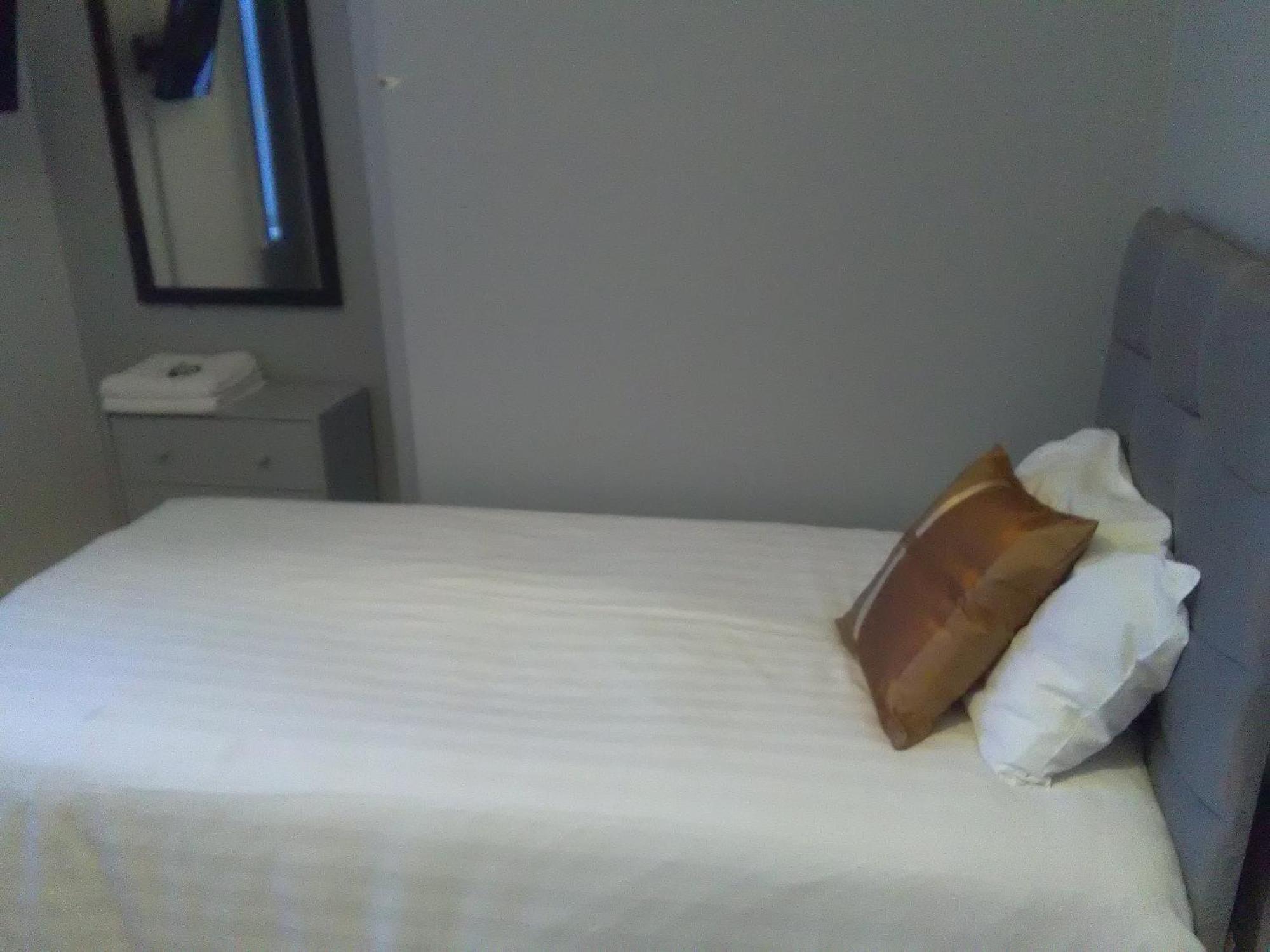 Newcastle West Hotel & Bar 객실 사진
