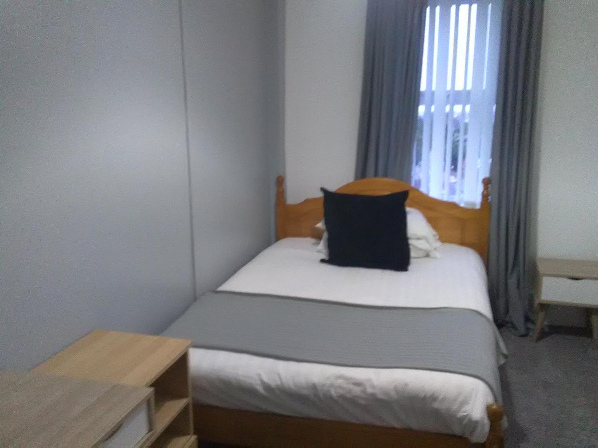 Newcastle West Hotel & Bar 객실 사진